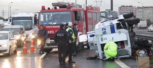 Zırhlı polis aracı kaza yaptı: İki yaralı