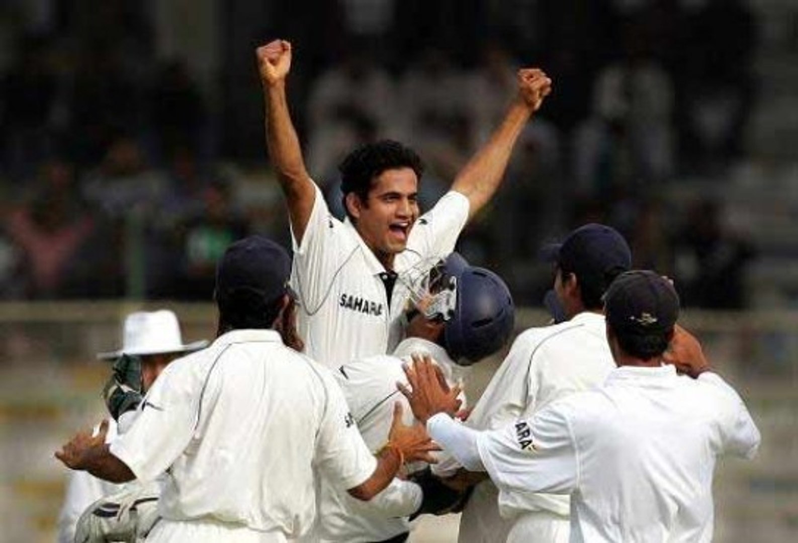 Irfan Pathan s Hat-Trick against Pakistan in 2006 - video Dailymotion