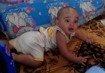Laugh, funny Banget CHILDREN Learning Crawling like a soldier