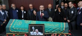 Çetin Altan için Milliyet Gazetesi önünde tören düzenlendi
