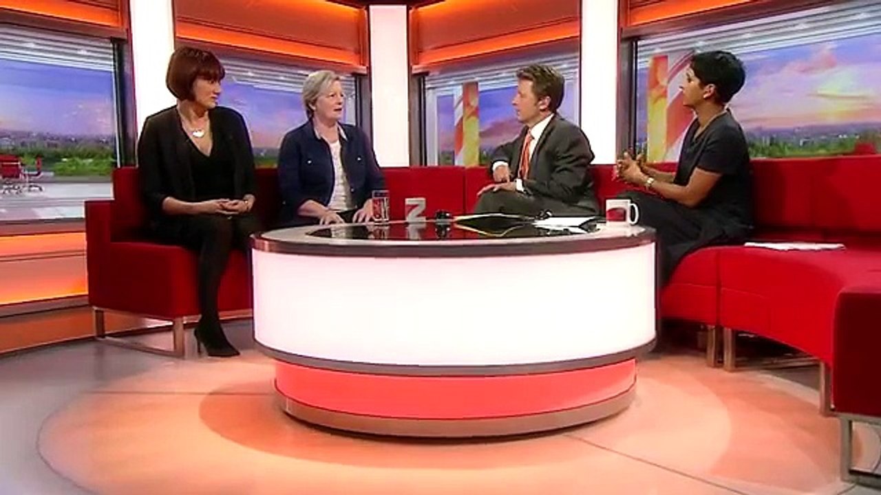 The woman who can smell Parkinson's disease - BBC News