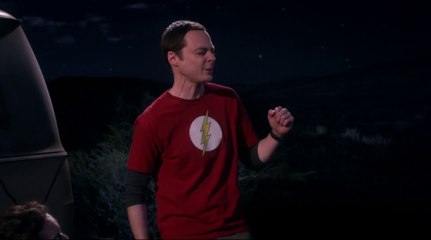 Sheldon Cooper chante "We Will Rock You" de Queen ( Big Bang Theory )
