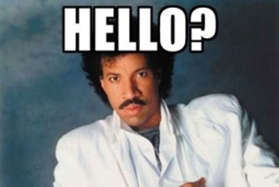 "Hello", le nouveau clip d'Adèle : ces chansons qui nous accrochent avec un simple "hello"