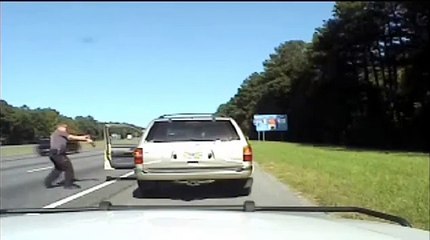 Полицейский в США разрядил обойму в угрожавшего ему ветерана. Видео