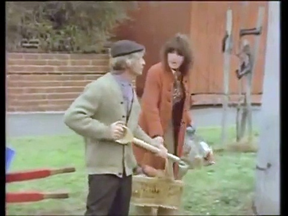 Ra đường cấm các bạn nữ mạc quần kiểu này