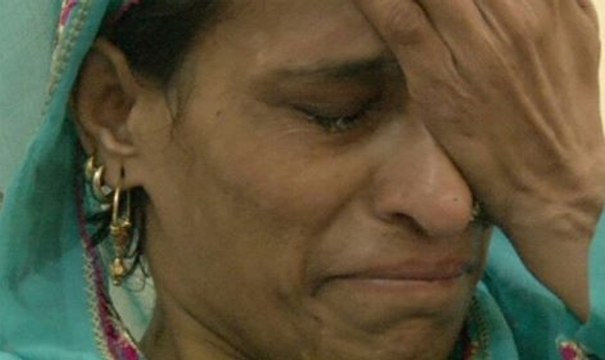 Renowned ‪Pashto‬ ‪‎singer‬ Wagma fighting ‪stomach‬ ‪‎cancer‬