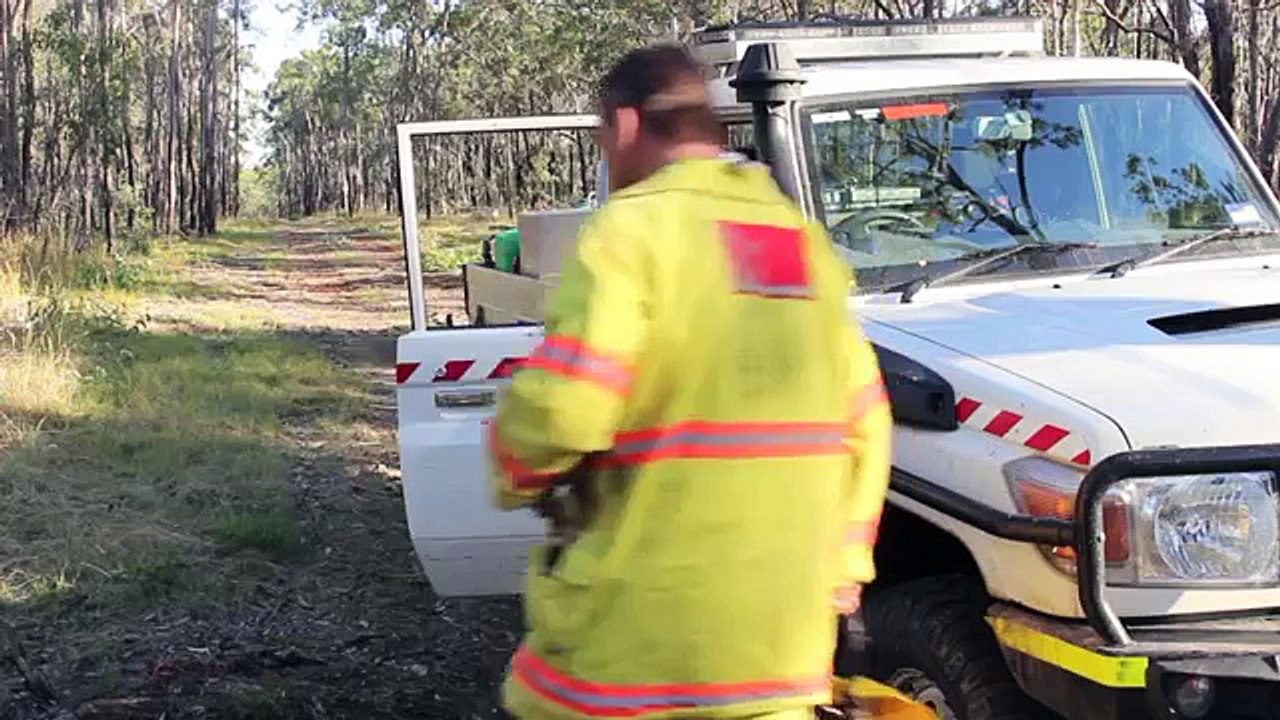 Ce pompier entendait des cris provenant de cette caisse et ce qu'il y a découvert a complètement changé sa vie...