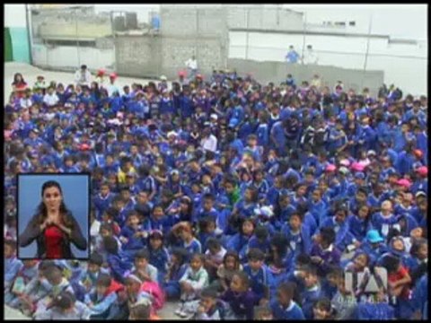 “Dino” enseña a los niños a decir no a las drogas y al bullying