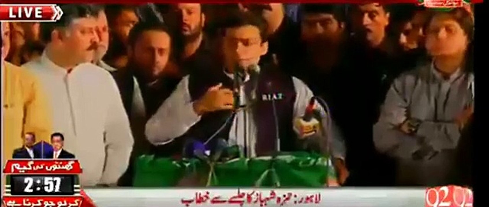 Waqas Akram Musharraf Ki Bezati Sun kar Bhaag Gaye -Waqas Akram Musharraf Ki Bezati Sun kar Bhaag Gaye -