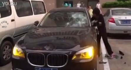 Son mari la trompe, elle défonce la BMW à 100 000 euros