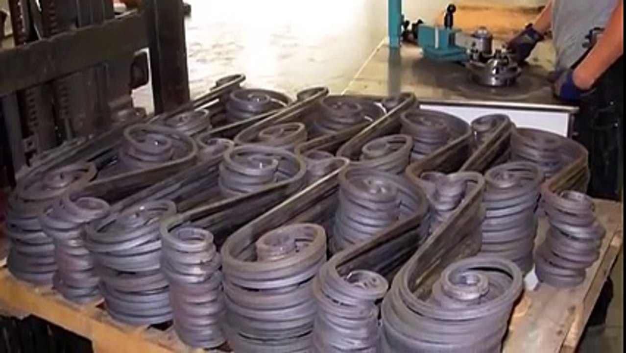 لوہے کی گرل سے تیار ہونے والی کھڑکیوں ۔ دروازوں میں استعمال ہونے والے ڈیزائن کس طرح تیار کیے جاتے ہیں