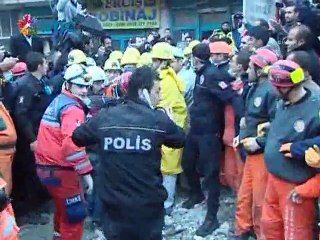 Van depreminin 4. yılında yaşamını yitirenler anıldı