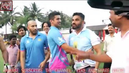 PC WITH SUNIEL SHETTY & HIS TEAM MUMBAI HEROES