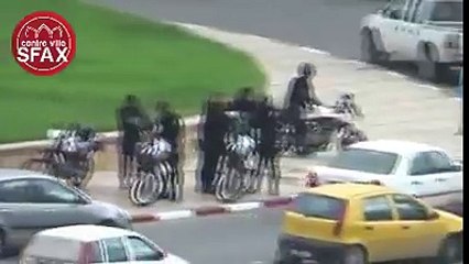 حالة الاحتقان داخل وخارج جامع سيدي اللخمي اثر منع الامام المعين من إمامة المصلين