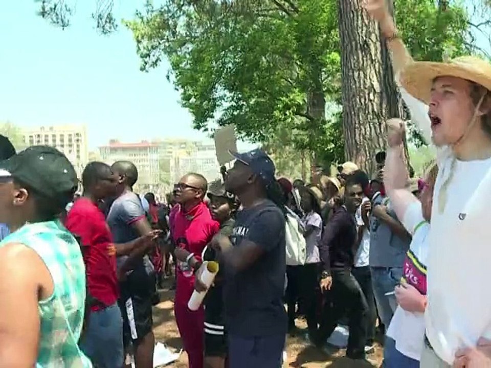 Les étudiants sud-africains font plier le gouvernement sur les frais de scolarité