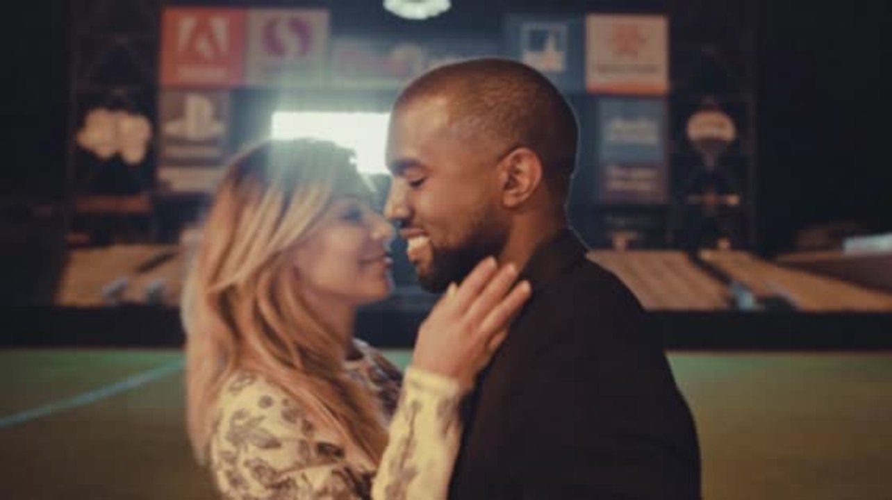 Kim Kardashian feiert das Jubiläum ihrer Verlobung