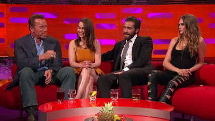 Cara Delevingne and Emilia Clarke Have An Eyebrow-Off - The Graham Norton Show