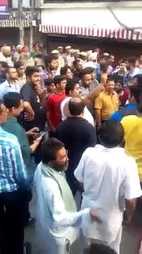 Hindu Shiv sainik abusing sikhs and sikh panth