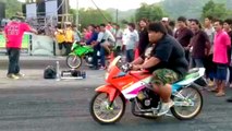 Drag Racing of 3 SKINNY riders vs 1 HEAVYWEIGHT motorcycle rider
