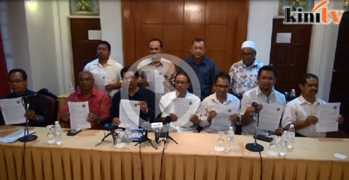 13 cawangan Umno tuntut Najib undur