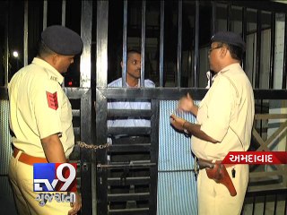 Cops offer chai-biskoot to securitymen, Ahmedabad - Tv9 Gujarati