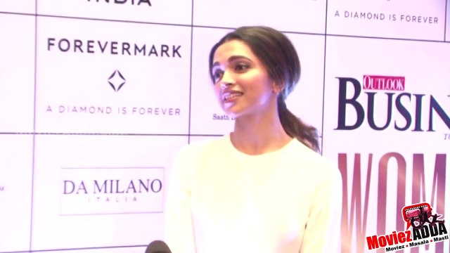 Deepika Padukone REACTS To Bajirao Mastani V/s Shahrukh's Dilwale CLASH