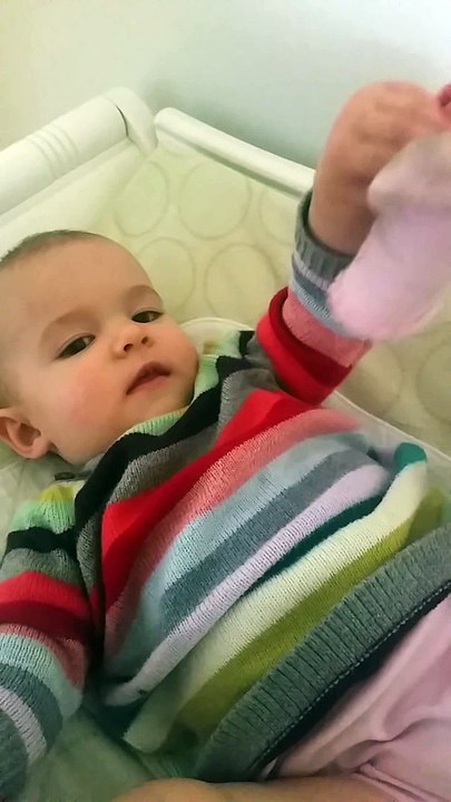 Premier mot de ce bébé : F*CK... Un peu vulgaire le gamin!