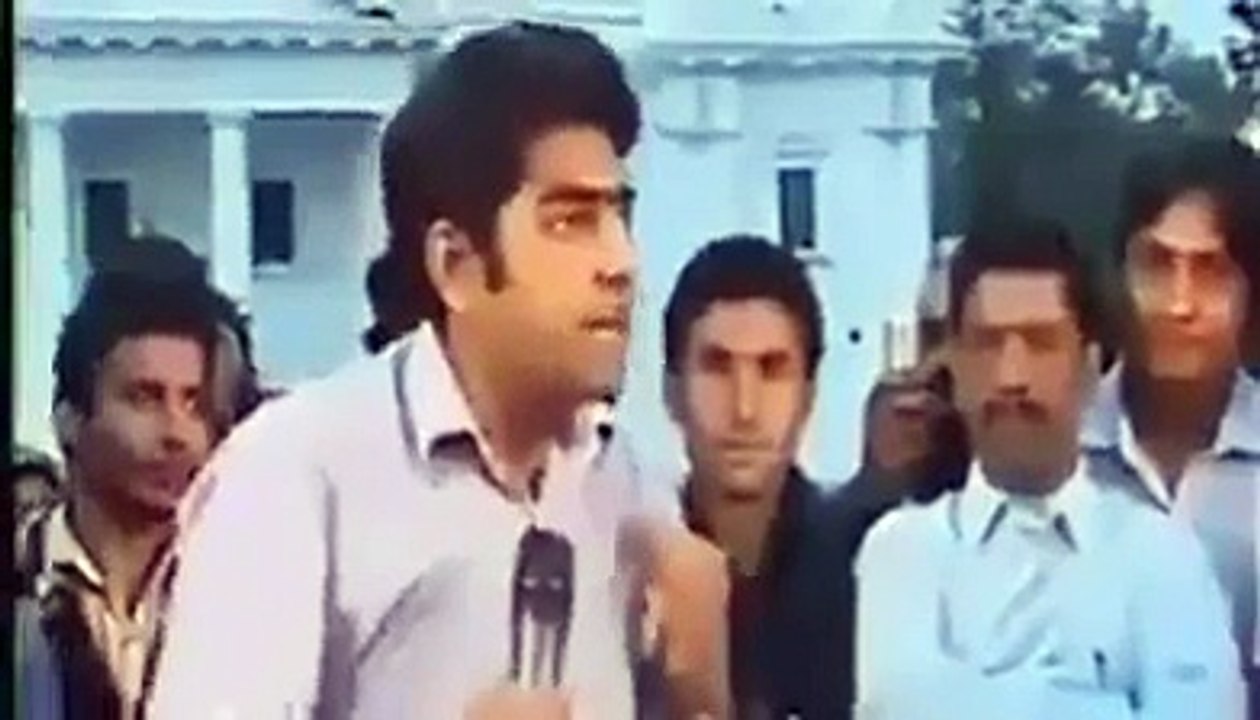 Guy Bashing Politicians On Their Faces