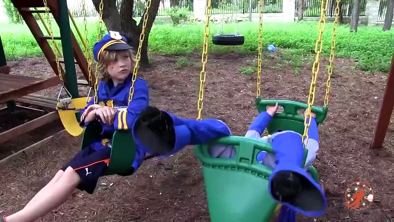 Little Heroes 4 The Stealer, The Fire Engine and The Batmobile