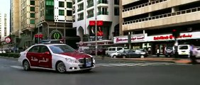 Nissan GT-R, da polícia de Abu Dhabi, em acção contra um Ferrari 458!