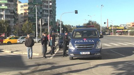 Report TV - Rikthehet tritoli në Tiranë, 400 gram eksploziv restorantit