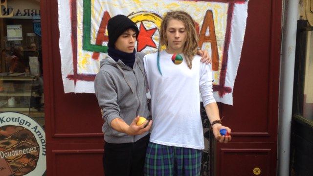 Vingt et un jeunes Européens en stage cirque