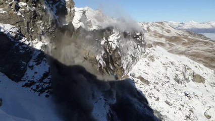 éboulement impressionant d'un flan de montagne