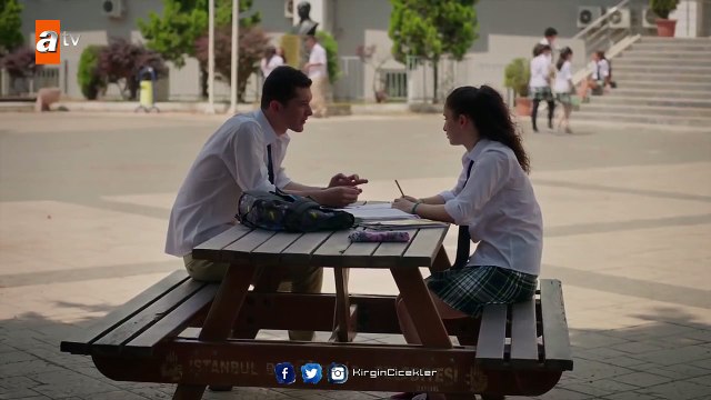 Kırgın Çiçekler 8.Bölüm - Biz zenginiz ya hiç üzülmeyiz, hiç ağlamayız anasın