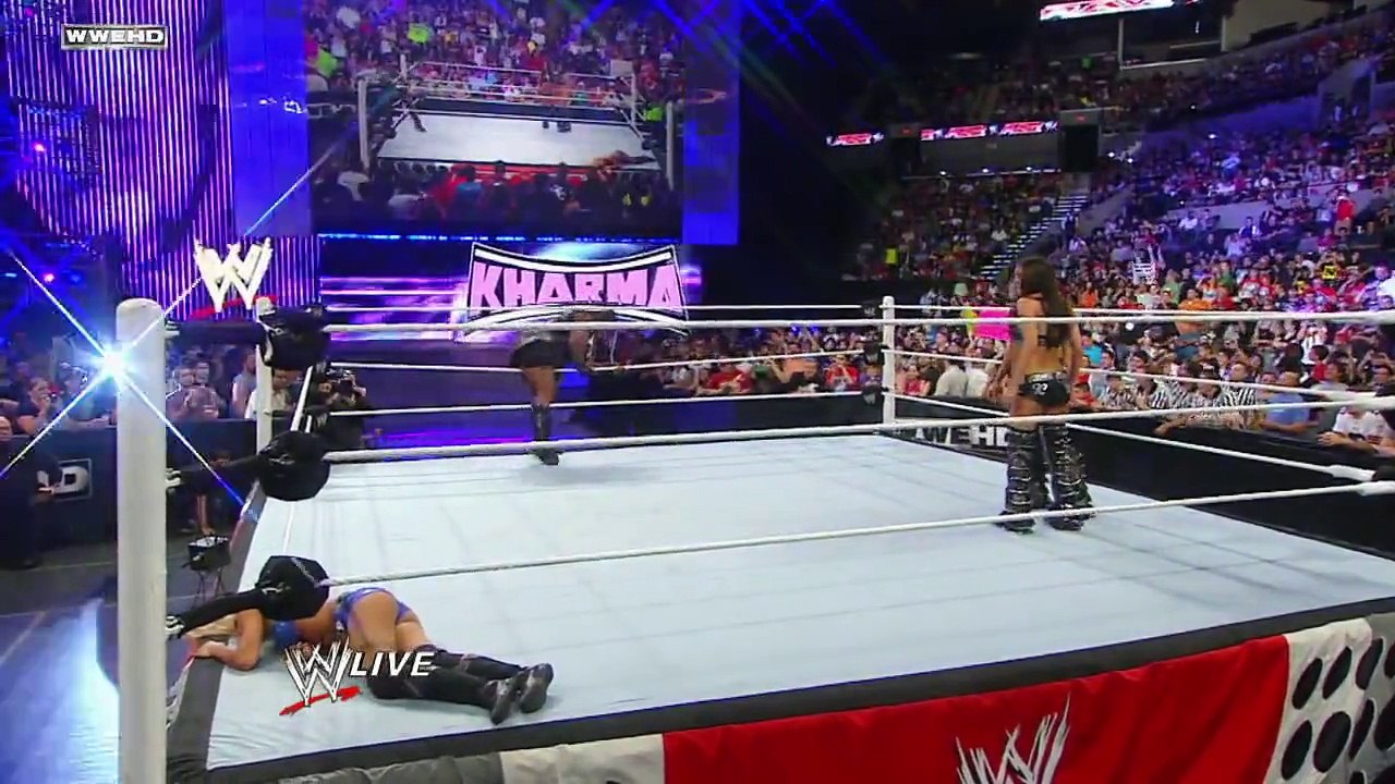 Raw- Kelly Kelly vs. Brie Bella