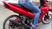 larki phli bar bike chalte waqt Funny videos-Dailymotion