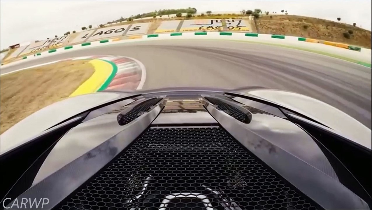 NA PISTA Blade Silver McLaren 570S Coupe 2016 3.8 V8 Biturbo 570 cv 61,2 mkgf 328 kmh 0-100 kmh 3,2 s 1.313 kg @ 60 FPS