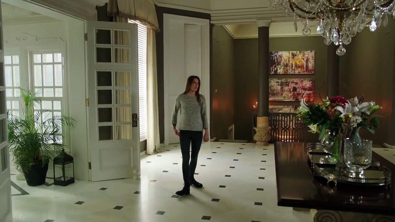 Paramparça 17. Bölüm Hazalın Kıskançlık Krizi
