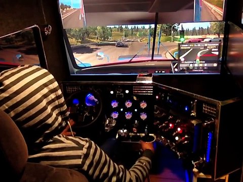 Il se fait une installation de fou pour Euro Truck Simulator - Vidéo  Dailymotion