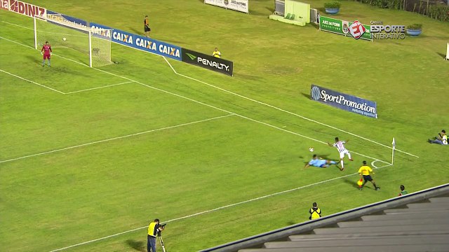 Felipe Augusto quase faz belo gol!