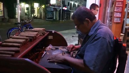 HOW TO ROLL A CUBAN CIGAR