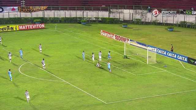 Em mais uma bola aérea, Bruno Batata obriga o goleiro do Tupi a fazer defesa!