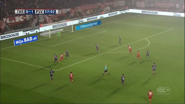 Pays-Bas - Aïe ! Il chute en fêtant son but