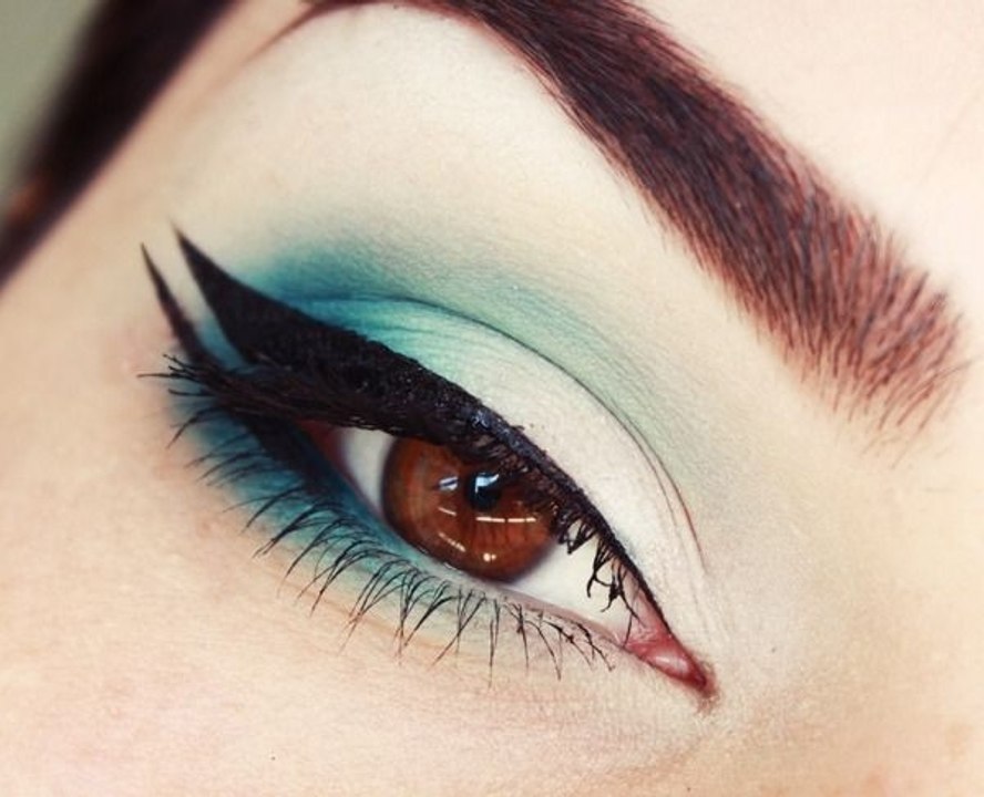 Dramatic & Colourful Eyeshadow