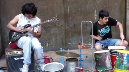 Street Musicians Cover Dire Straits' "Sultans Of Swing" Song In A Stunning Performance