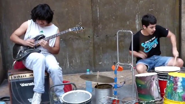 Street Musicians Cover Dire Straits' Sultans Of Swing Song In A Stunning Performance