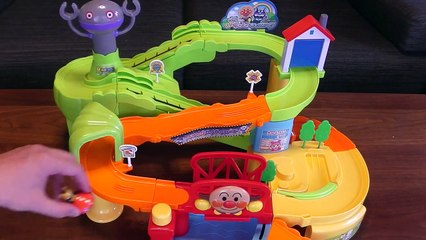 しまじろうとアンパンマンのミニカー対決　Shimajiro vs Anpanman