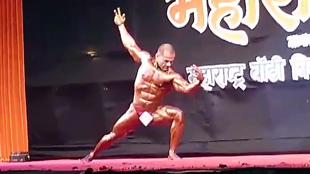 Body builder - Competition India - Man Show off His Body On Bolloywood Song