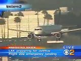Pilot pulls off an incredible emergency landing on a twisted landing gear