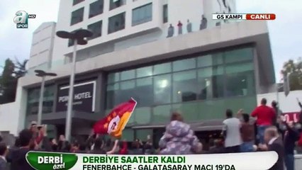 Wesle Sneijder taraftara üçlü çektirdi!